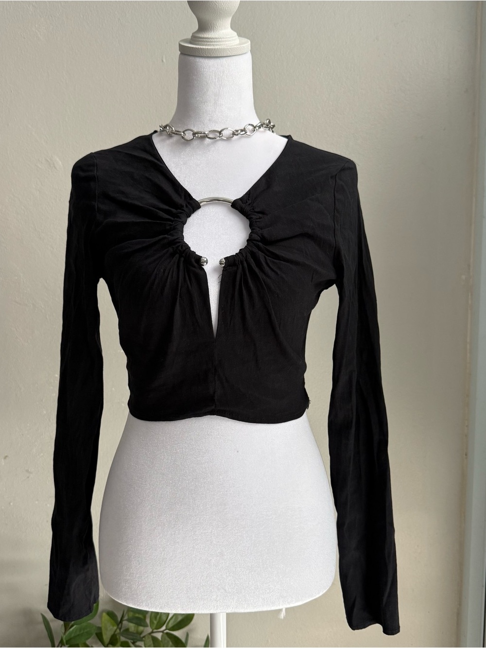 Black Long-Sleeve Ring-Front Crop Top